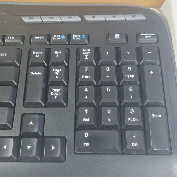 Logitech mk320 Wireless Full Keyboard & Mouse Combo with USB Receiver - Picture 8 of 16